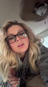 Keri Greene's Instagram, Twitter & Facebook