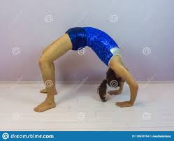 Maybe you would like to learn more about one of these? Gimnasia Acrobatica El Puente Una Curva Trasera Flexible Que Requiere Mucho Poder Preformado Por Una Muchacha Joven Del Transexua Foto De Archivo Imagen De Preformado Poderoso 130633764