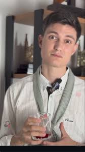 Buenaaaas! Hoje trago esse clássico que foi o primeiro sucesso do meu  grande amigo e saudoso Pedro Freitas! A música Whisky Sem Gelo que foi  lançada em 1986 e é sucesso até