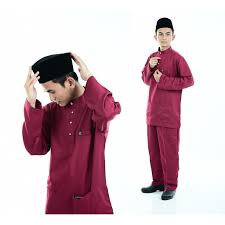 Trend model baju yang banyak digemari pria dan wanita. 20 Trend Terbaru Baju Melayu Warna Maroon Lamaz Morradean