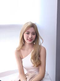 She began to get public attention from her appearance on twice tzuyu's profile (height, weight, birthday and nationality). Tzuyu Pictures And Videos Scrolller