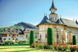 Mănăstirea putna) is a romanian orthodox monastery, one of the most important cultural, religious and artistic centers . Cele Mai Frumoase Locuri De Vizitat In Bucovina Observatorul Prahovean