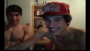 Friends on cam - video 20 - ThisVid.com