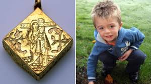 It's entire function is to radiate a field into the ground, and then measure the how did you know that the signals you're measuring are from the detector, and not some other nearby source? Boy Three Strikes Gold With Metal Detector Uk News Sky News