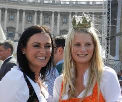 Maria köstlinger ist die tochter des tenors josef köstlinger. Heukonigin Isabella Und Eu Abgeordnete Elisabeth Kostinger Herz Und Liebe