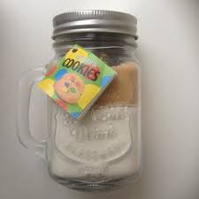 Dit item is niet vaatwasser veilig, gelieve alleen met de hand. Rainbow Cookies Koekjespot