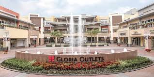 有過的人先閉上你的嘴巴（壞），沒有過的人快跟我一起舉起雙手，嗨 起 來 囉 ~. Outlet è³¼ç‰©ä¸­å¿ƒç¸¾æ˜‚ç‹‚å±•åº— å·¥å•†æ™‚å ±