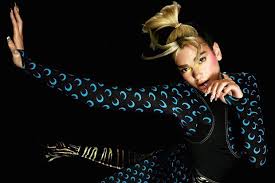 Born in london on august 22, 1995, she is the daughter of albanian rock artist dukagjin lipa. Dua Lipa Siapkan Physical Sebagai Single Baru Album Future Nostalgia Creative Disc