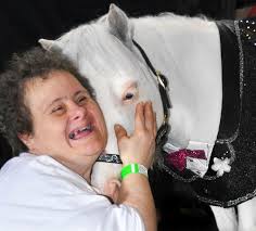 Therapy horse Magic bringing love to a children's hospital this week. Even  the emergency room team came out for a quick hello. #GentleCarousel TriStar  Centennial Medical Center