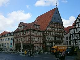 Je nachdem wo sie wohnen, kann der erste aufenthalt außerhalb des elternhauses sehr unterschiedlich sein. Das Schonste Haus Der Welt Knochenhaueramtshaus Hildesheim Reisebewertungen Tripadvisor