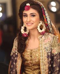 Tag The Details Pakistaniweddings Bridal Bride Couture Flower Jewellery For Mehndi Mehndi Brides Wedding Flower Jewelry