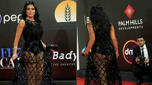 أكدت الفنانة رانيا يوسف انفصالها رسمياً عن زوجها رجل الأعمال كريم الشبراوي منذ عشرة أيام، لينتهي بذلك زواجهما الذي لم يدم سوى 6 أشهر.\\nوأشارت رانيا ان الطلاق وقع دون اية مشكلات، وذلك بسبب رغبتها القوية في الابتعاد عن. Ø¨Ø¹Ø¯ ØªØµØ±ÙŠØ­Ø§ØªÙ‡Ø§ Ø§Ù„Ù…Ø«ÙŠØ±Ø© Ø¹Ù† Ø§Ù„ØªØ­Ø±Ø´ Ø­ÙƒØ§ÙŠØ© 3 Ø±Ø¬Ø§Ù„ Ø£Ø¹Ù…Ø§Ù„ ÙÙŠ Ø­ÙŠØ§Ø© Ø±Ø§Ù†ÙŠØ§ ÙŠÙˆØ³Ù Ù‚Ø¶Ø§ÙŠØ§ ÙˆØªØ­Ù‚ÙŠÙ‚Ø§Øª Ø§Ù„Ù…ÙˆØ¬Ø²