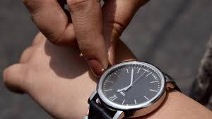 El horario de verano entra en vigor en el primer domingo del cuarto mes del año, lo que ocurrirá el próximo 4 de abril de 2021 y la mayoría de los estados del país deberán adelantar una hora el reloj. Primavera 2021 Cuando Se Cambia La Hora Este Marzo