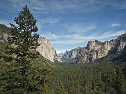 More Than 3 7 Million People Visit Yosemite Each Year And Most Spend Their Time In The Seven Square Miles National Parks World Heritage Sites Yosemite Valley