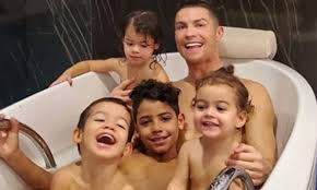 Welcome to the official facebook page of cristiano ronaldo. Cristiano Ronaldo Is Hailed As Family Goals As He Poses For Sweet Bathtub Snap With His Four Kids Daily Mail Online