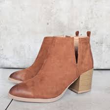 Firmly on the sweet side of things, though, is the ability to wear chelsea boots anytime, anywhere. Pin On Shoes