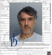 Cubano es arrestado en Miami tras intentar incendiar su casa después que un  integrante de su familia le botara sus artículos religiosos. Según la  policía Luis Fernando Garcés de 58 años fue