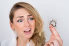 سبب تساقط الشعر هل يكون نفسي