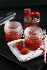 Soupe De Fraises Au Basilic Sable Aux Amandes Fraise Basilic Soupe De Fraises Fraise Basilic Recettes De Cuisine