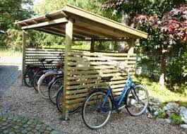 Glomde Ju Visa Hur Cykelskjulet Blev Nar Det Var Helt Klart Utirfan Vagen Ser Man Det Knappt Vi Valde Att Satta Ribborna Ganska Glest For Att Det Skulle In 2020 Garten
