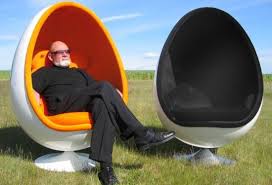 Ovalia Egg Chair Back From The 60 S Impact Lab Egg Chair Chair Pod Chair