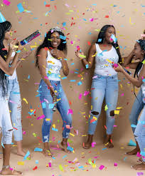 Squad Birthday Photoshoot With Friends Ideas Pin By Pretty Gal Pins On Birthday Bit 21st Birthday Photoshoot 16th Birthday Outfit Birthday Photoshoot