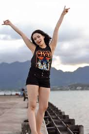 Actor jodelle ferland (paranorman, twilight, cabin in the woods) travels to cambodia to learn about child exploitation as well as the people and programs tha. Jodelle Ferland Net Worth 4 Million Tom Ash Net Worth
