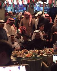 صاحب السمو أمير البلاد الشيخ صباح الأحمد الجابر الصباح في مطعم الشمم بسوق المباركية A Photo On Flickriver