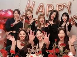 데뷔 초부터 써니와 함께 소녀시대 대표 예능 담당 멤버로서 활발히 활동했으며, 이후 연기, 음악, 유튜브 등 다양한 분야에서 활약하고 있다. ì†Œë…€ì‹œëŒ€ 13ë…„ ìžì¶• ì™„ì „ì²´ íšŒë™ ì•žìœ¼ë¡œë„ ì˜ì›ížˆ ì†Œë…€ì‹œëŒ€ ìŠ¤íƒ€íˆ¬ë°ì´