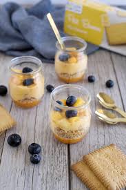 Mousses De Peche Et Eclats De Petit Beurre La Vie Claire Recette En 2020 Petit Beurre Mousse Fruit Sucre De Coco