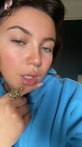 Holly Hooks's Instagram, Twitter & Facebook