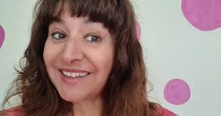 Ana Apika: CURRICULUM VITAE. ANA APIKA. 2023. ES