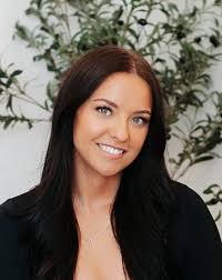 Ashley Ehlers's Instagram, Twitter & Facebook