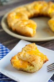 Scrambled Egg And Cheese Crescent Ring Crafty Morning Food Cheese Eggs Recipes