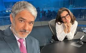 Detalhe na roupa de Bonner rouba a cena no Jornal Nacional: 'Fantasma?' ·  Notícias da TV