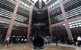 Ubs Bankers In London Head For The Pub After Being Turned Away At Office Door Banker Office Door London