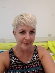 Any suggestions for a short haircut with natural curls?