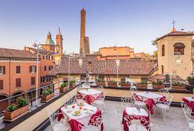 The hotel is situated right next to the two towers. Hotel In Bologna Bw Hotel San Donato Bologna