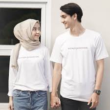 Semakin besar ukurannya harga juga semakin mahal karena penggunaan bahan kain yang lebih banyak. Menuju Pelaminan Kaos Kapel Lengan Pendek Dan Panjang Simple Kaos Katun Serasi Cowok Cewek Shopee Indonesia