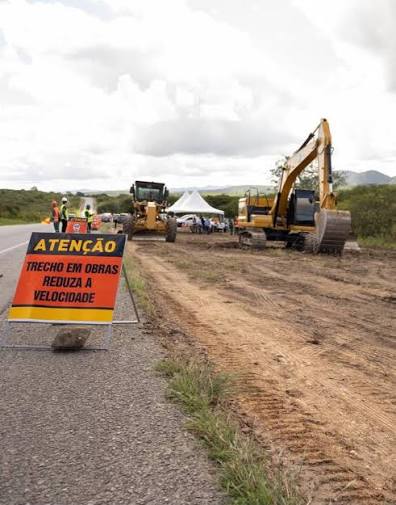 🚧 Governo de Pernambuco inicia obras da duplicação da BR-232 entre São Caetano e Belo Jardim O Governo de Pernambuco deu início, nesta quarta-feira (5), à primeira etapa das obras de duplicação