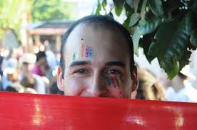 Glitter e unicórnio bombam em bloco que mais uma vez luta contra o assédio 