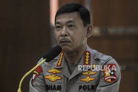 Persaingan didalam internal polri semakin memanas seiring dengan semakin dekat masa pensiun kepala kepolisian ri (kapolri) jenderal polisi idham azis pada. Kapolri Rotasi Kapolda Hanya Ada Dua Sebab Republika Online