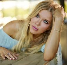 Facebook gives people the power to share and makes the. Laura Karasek So Wird Unser Liebesleben Nach Corona Aussehen Welt