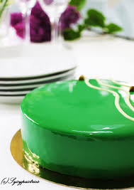 Le Grioche Financier Pistache Coulis Griottes Fraises Cremeux Pistache Mousse Griotte Glacage Miroir Vert Glacage Miroir Pistache Cremeux
