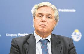 Cancillería observó a Luis Hierro López por sus comentarios sobre las  elecciones en Argentina