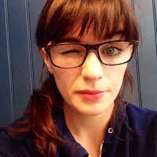 Aisling Bea On Twitter Aisling Bea Girl Humor Actresses