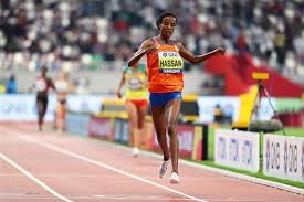 With a lap to go in hassan's hassan then fell over her, and it looked like her attempt to make history was in peril. Sifan Hassan Wins 10000m Gold With Stunning 3 59 Final 1500m Watch Athletics