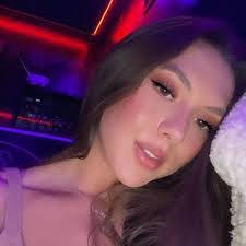 Sarah Beagle's Instagram, Twitter & Facebook