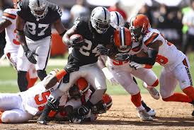 December 24, 2019 06:40 pm seahawks' marshawn lynch. Raiders Snap Reactions Marshawn Lynch Runs Angry After Quick Whistle Is It Brandon Parker Time At Right Tackle The Athletic