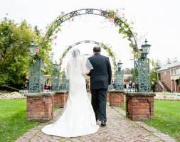 Though tiny in guest count, a microwedding differs from a minimony. Pros And Cons Of A Small Wedding Wedding Planning Blog